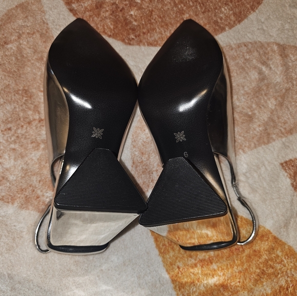 New W/O Box BCBGeneration TRINA Metallic Silver Slingback  Block Heels Sz 6 - Picture 5 of 7